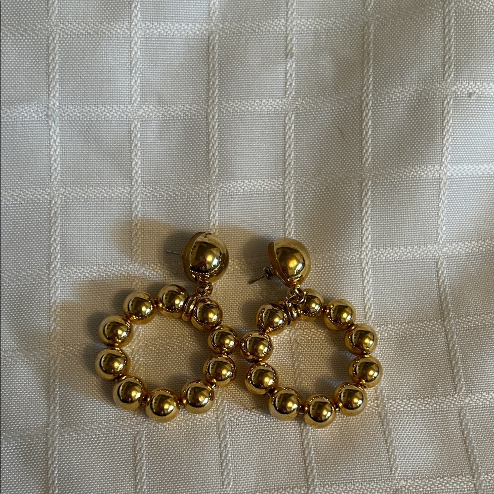 Elegant Gold Hoop Earrings